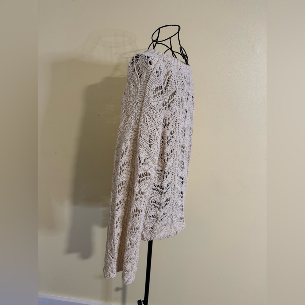 Zara Crochet Knit Open Weave Scalloped Hem
Sweater in Ivory Size Medium - Picture 3 of 5